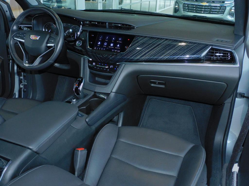 used 2025 Cadillac XT6 car, priced at $39,987