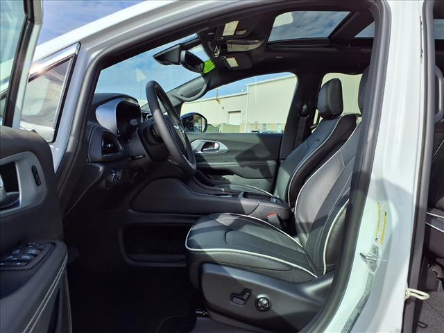 new 2026 Chrysler Pacifica car, priced at $43,884