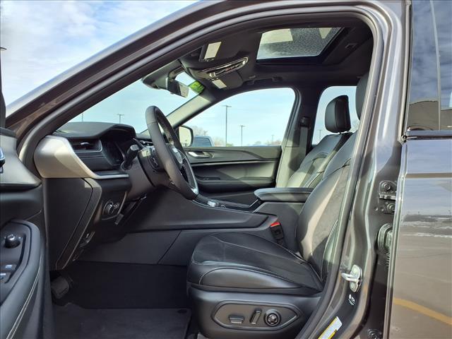 new 2025 Jeep Grand Cherokee car, priced at $40,421