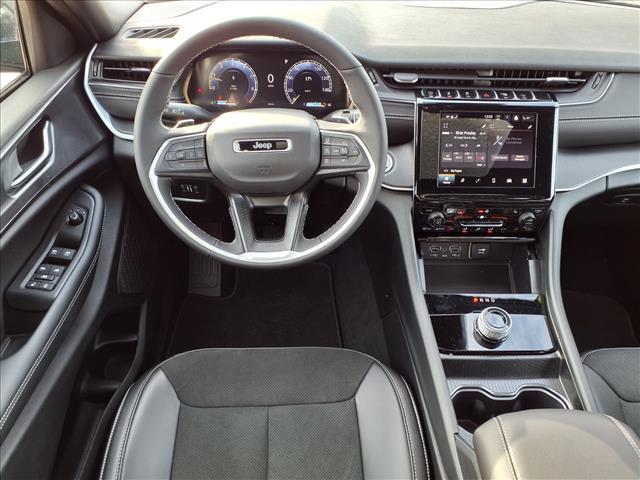 new 2025 Jeep Grand Cherokee car, priced at $40,421