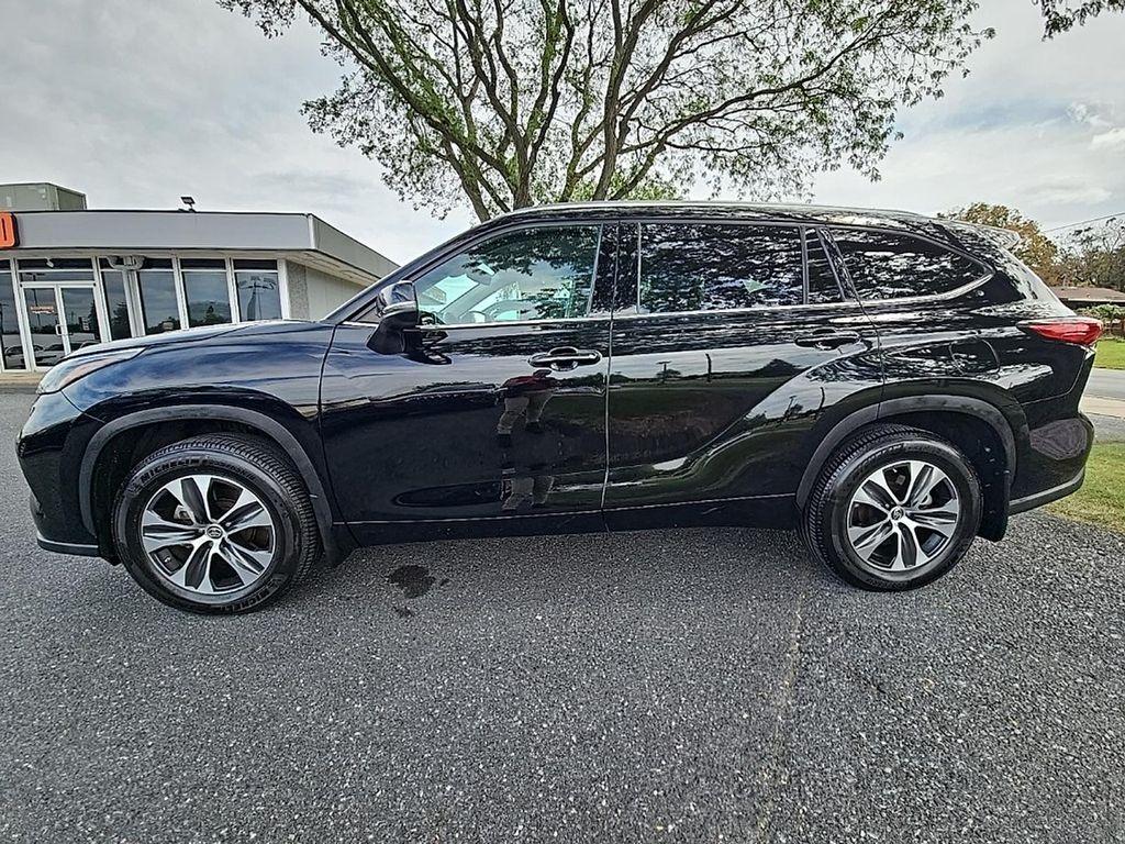 used 2021 Toyota Highlander car, priced at $27,800
