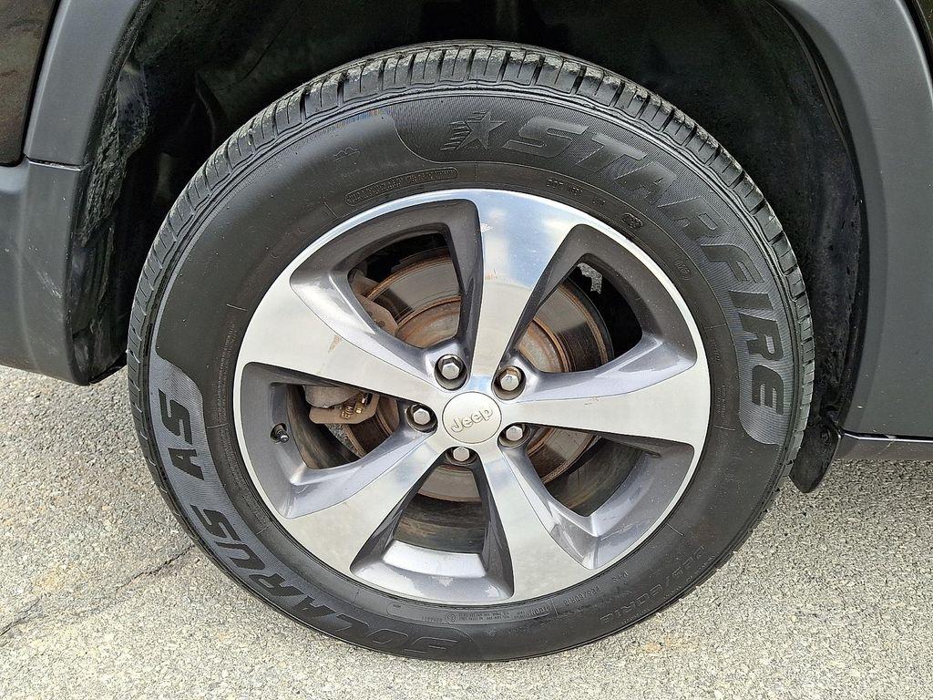 used 2019 Jeep Cherokee car, priced at $16,200