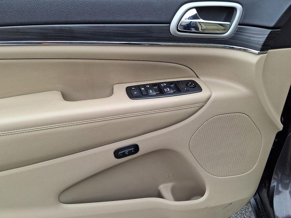 used 2021 Jeep Grand Cherokee car, priced at $23,400