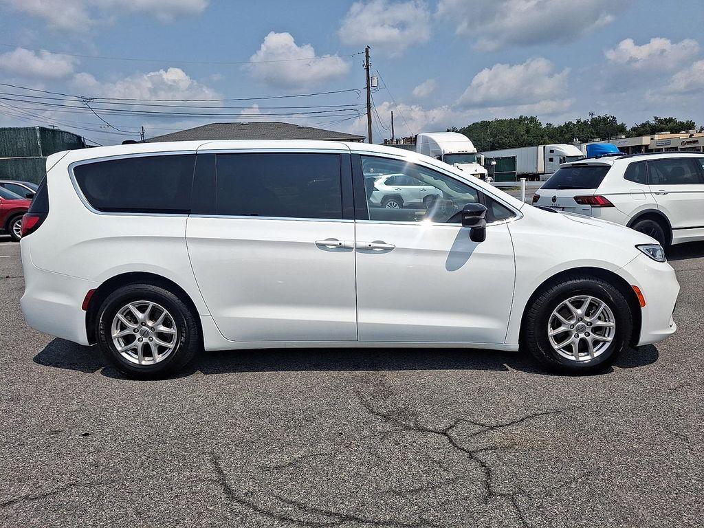 used 2024 Chrysler Pacifica car, priced at $21,290