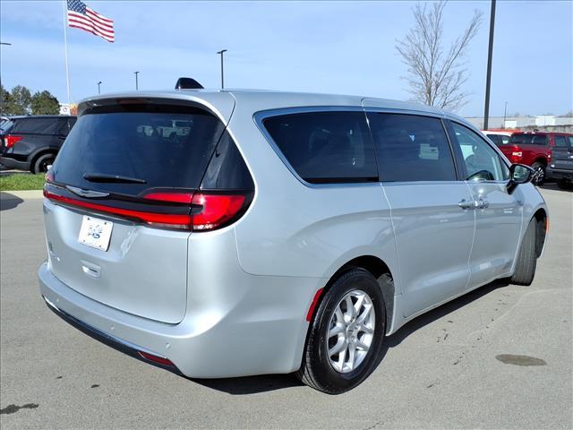 used 2024 Chrysler Pacifica car, priced at $27,987