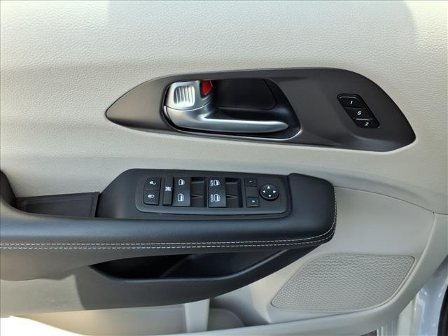 used 2024 Chrysler Pacifica car, priced at $27,987