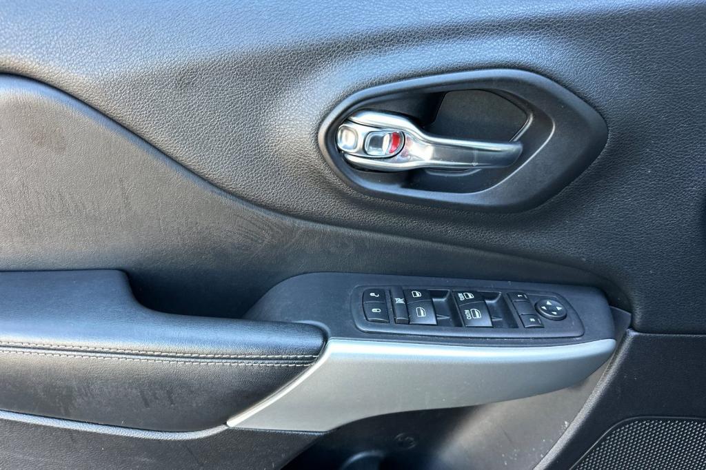 used 2018 Jeep Cherokee car, priced at $17,238