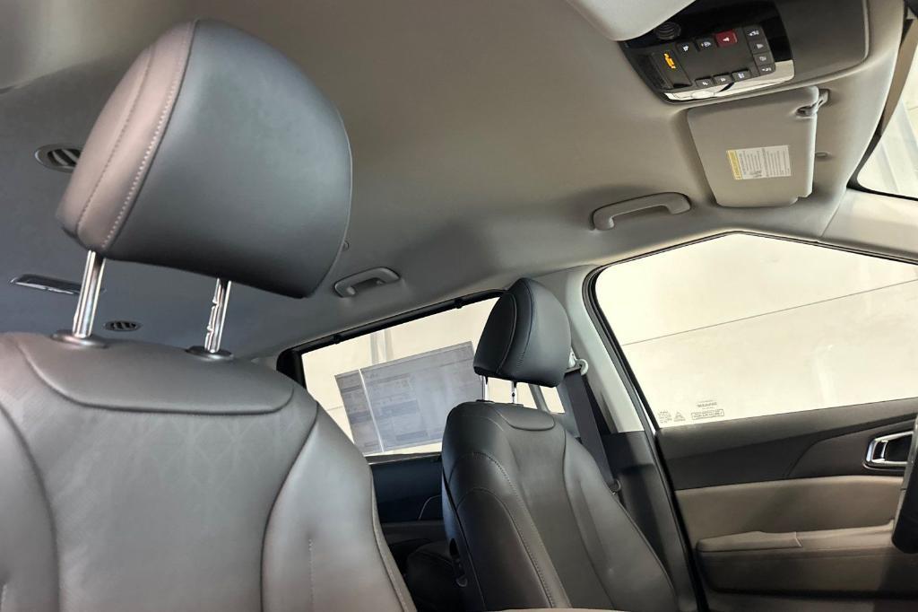 new 2026 Kia Carnival Hybrid car, priced at $47,605