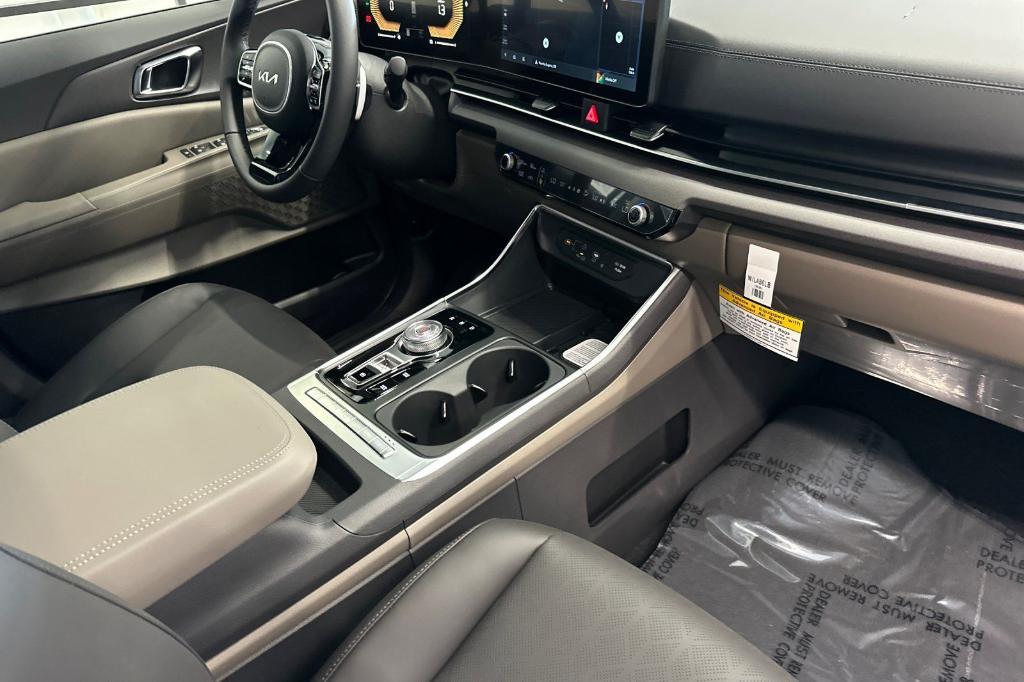 new 2026 Kia Carnival Hybrid car, priced at $47,605