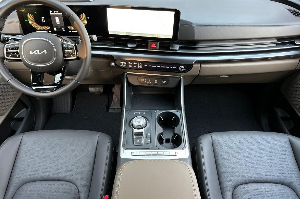 new 2026 Kia Carnival Hybrid car, priced at $41,095