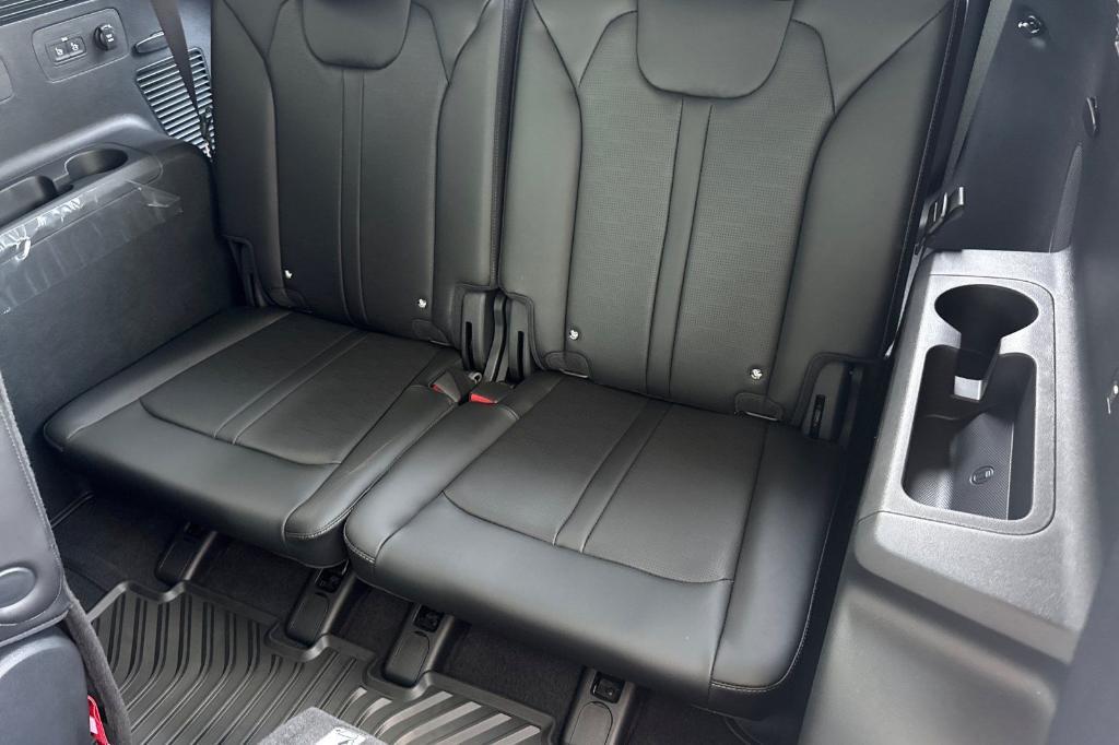 new 2026 Kia Sorento car, priced at $42,277