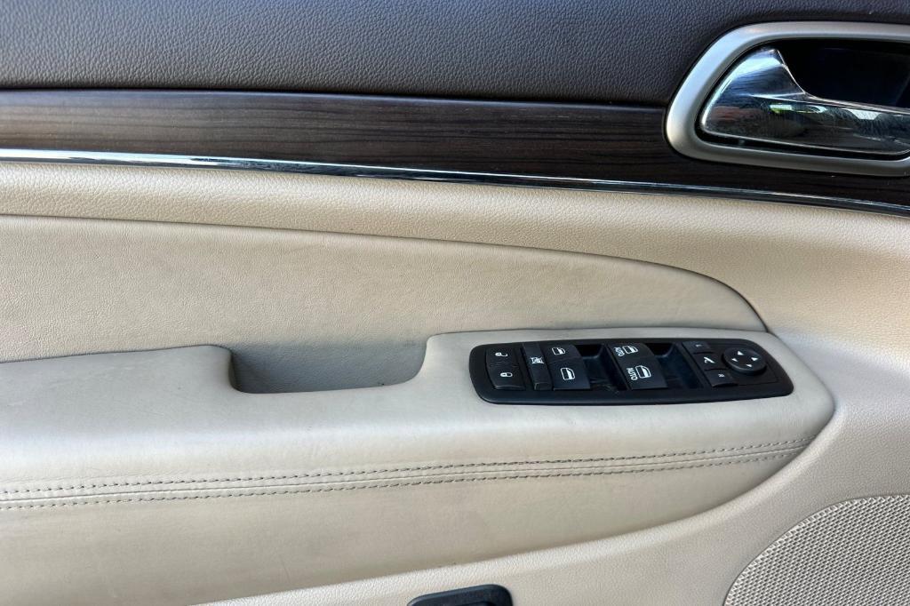 used 2015 Jeep Grand Cherokee car, priced at $19,138