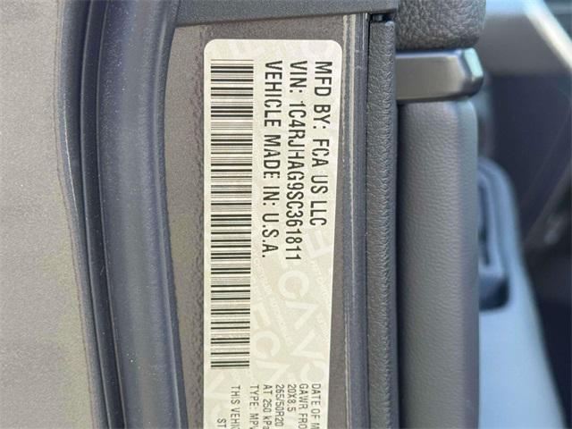 new 2025 Jeep Grand Cherokee car, priced at $46,400