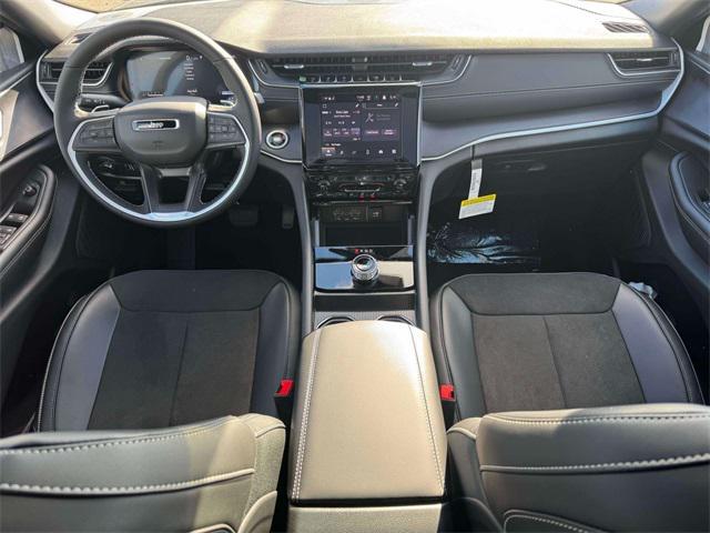 new 2025 Jeep Grand Cherokee car, priced at $46,400