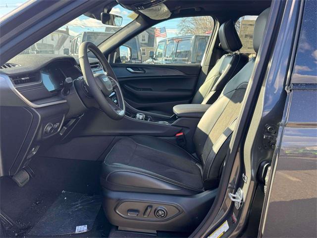 new 2025 Jeep Grand Cherokee car, priced at $46,400