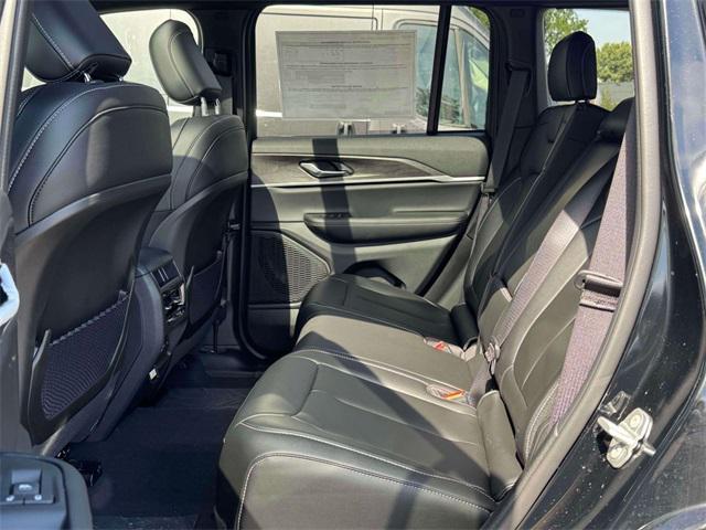 new 2025 Jeep Grand Cherokee car, priced at $45,660