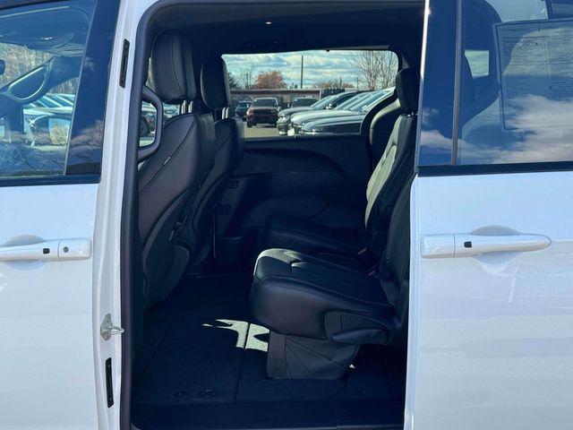 new 2026 Chrysler Pacifica car, priced at $42,065