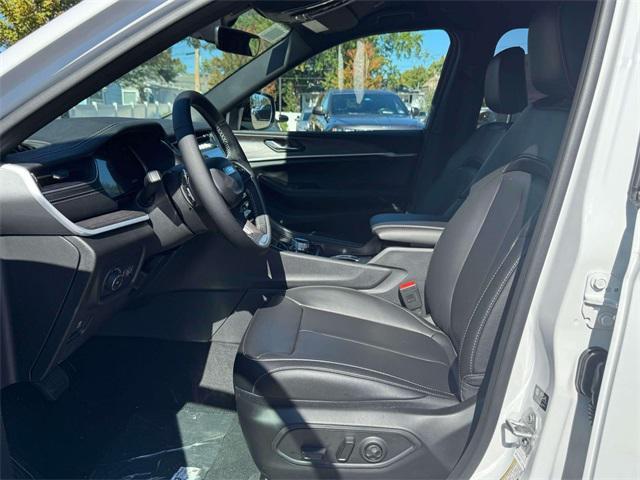 new 2025 Jeep Grand Cherokee car, priced at $47,650