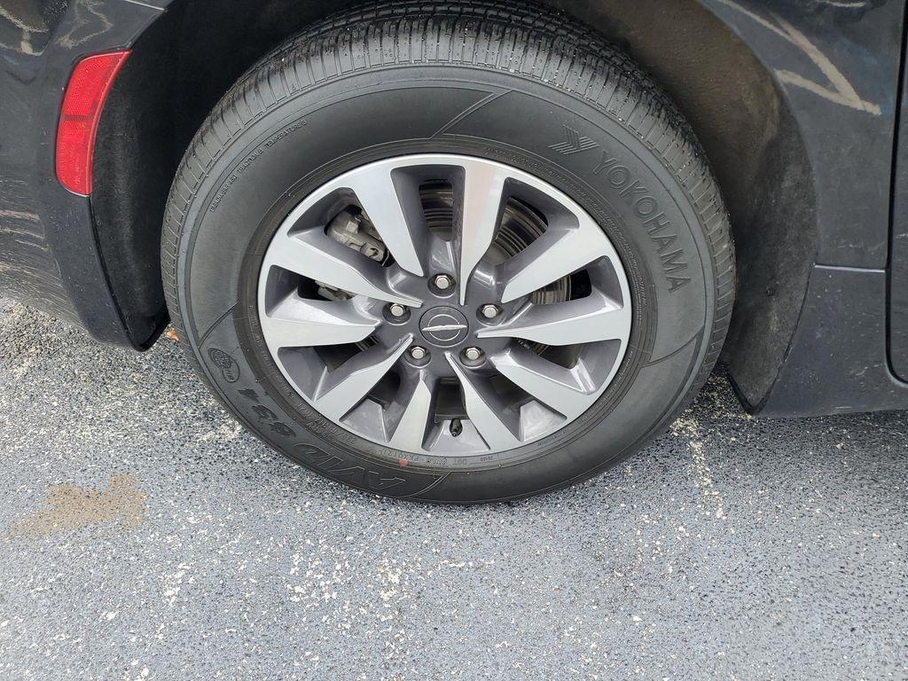 used 2022 Chrysler Pacifica Hybrid car, priced at $22,999