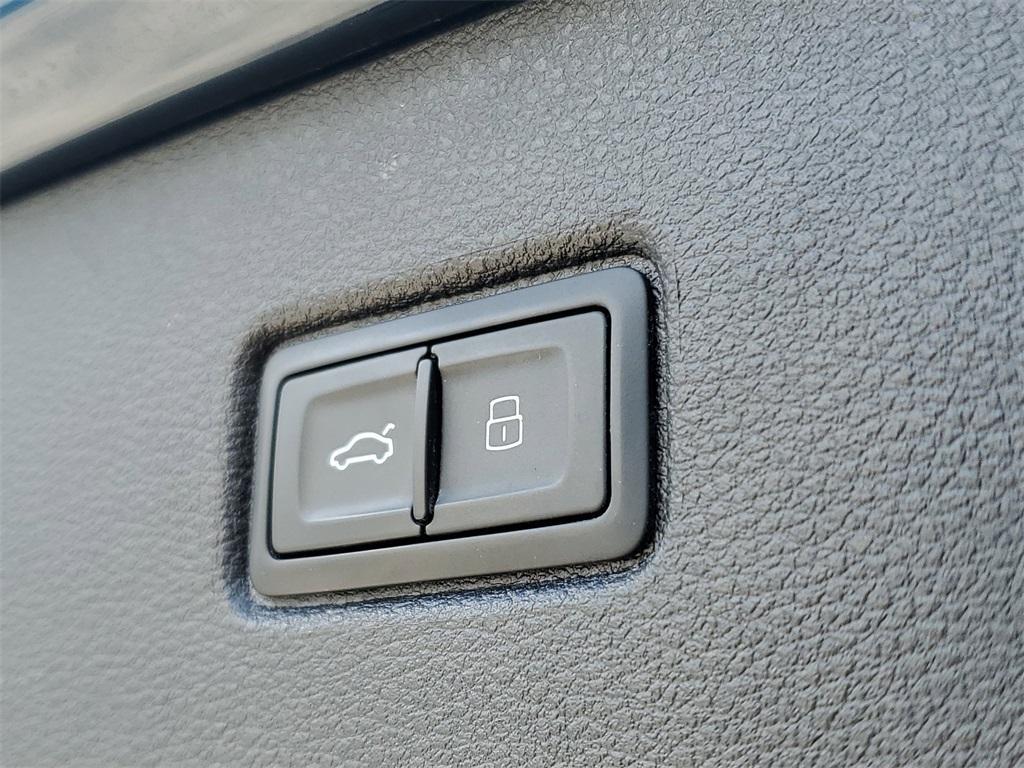 used 2018 Audi Q7 car, priced at $17,499