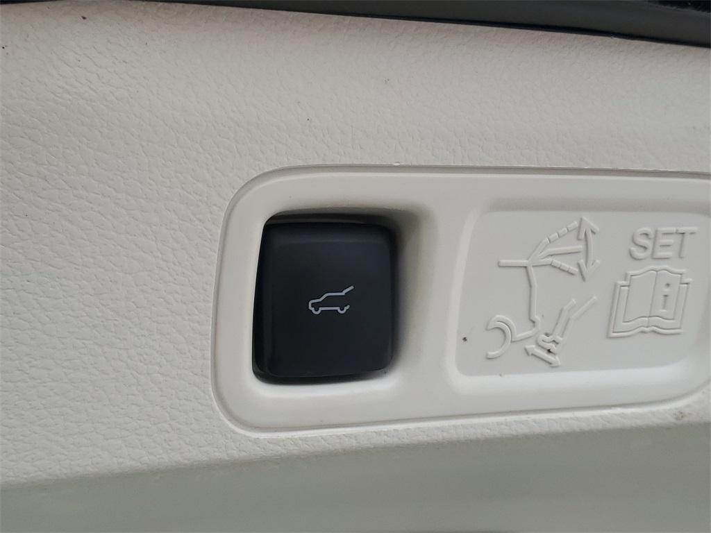 used 2021 Lincoln Navigator car, priced at $49,999