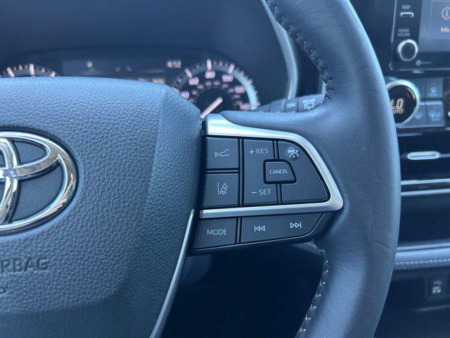 used 2022 Toyota Highlander car, priced at $34,888