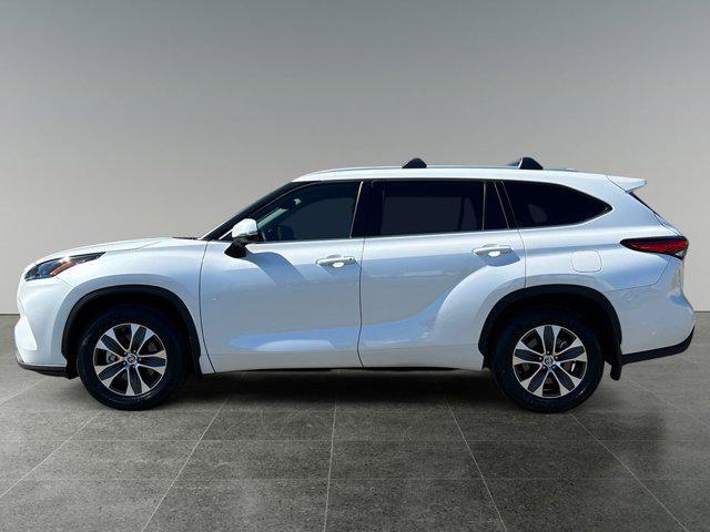 used 2022 Toyota Highlander car, priced at $34,888