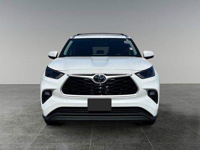 used 2022 Toyota Highlander car, priced at $34,888
