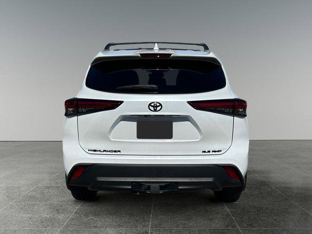 used 2022 Toyota Highlander car, priced at $34,888