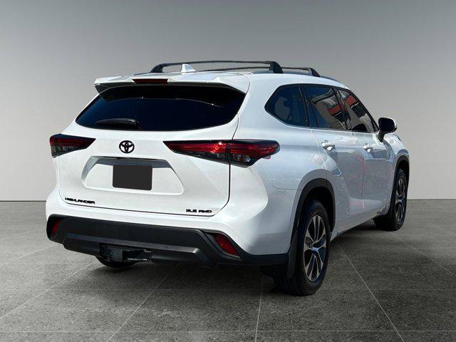 used 2022 Toyota Highlander car, priced at $34,888