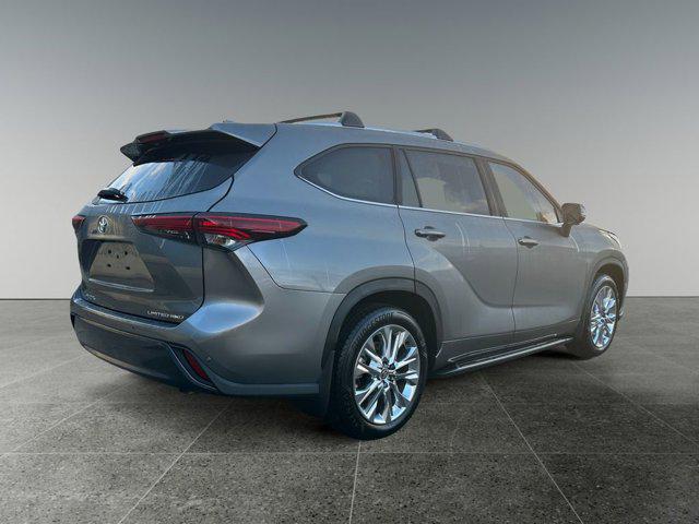 used 2025 Toyota Highlander car, priced at $51,989