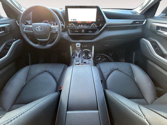 used 2025 Toyota Highlander car, priced at $51,989