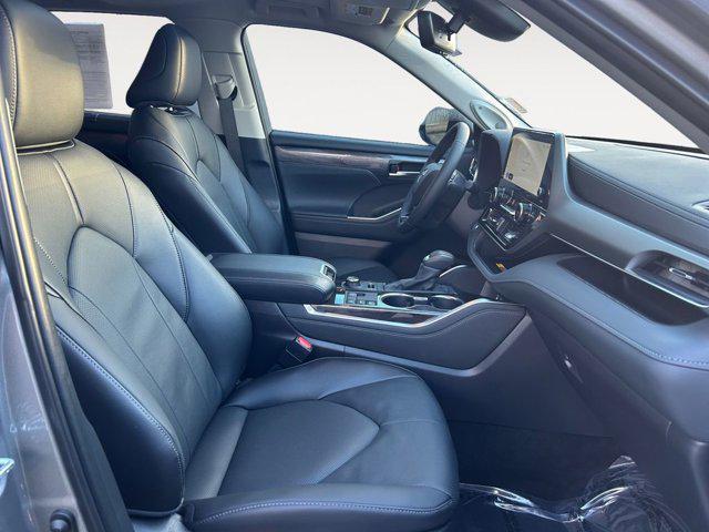 used 2025 Toyota Highlander car, priced at $51,989