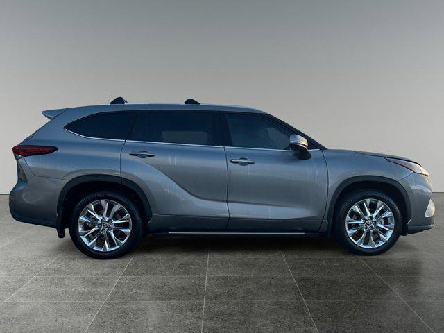 used 2025 Toyota Highlander car, priced at $51,989