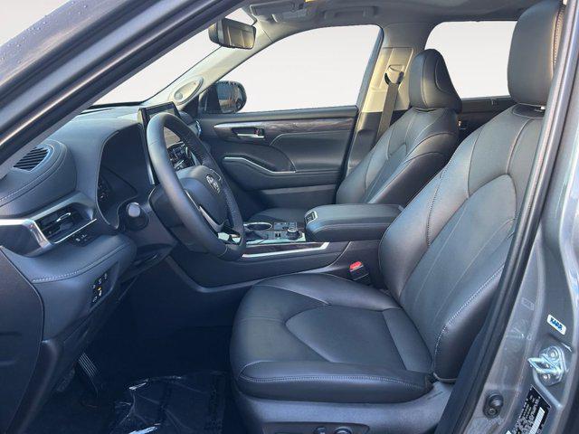used 2025 Toyota Highlander car, priced at $51,989