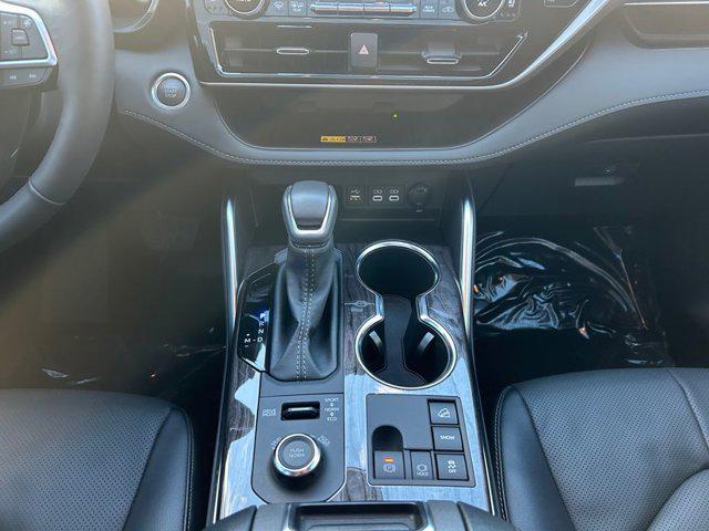 used 2025 Toyota Highlander car, priced at $51,989