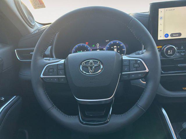 used 2025 Toyota Highlander car, priced at $51,989