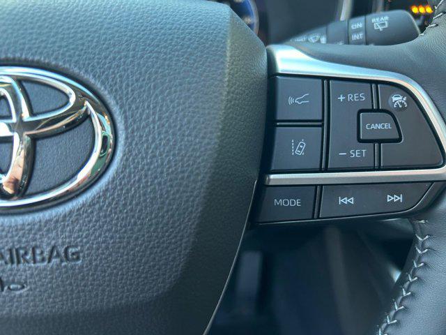 used 2025 Toyota Highlander car, priced at $51,989