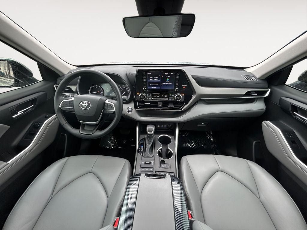 used 2022 Toyota Highlander car, priced at $38,992