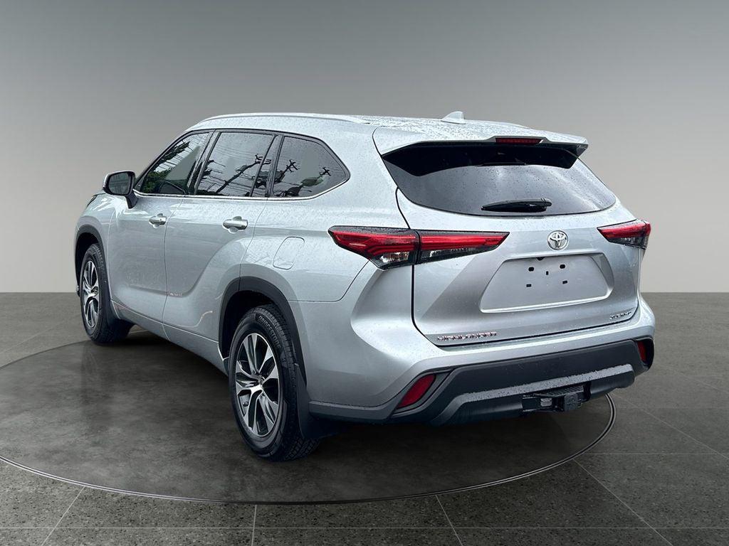 used 2022 Toyota Highlander car, priced at $38,992