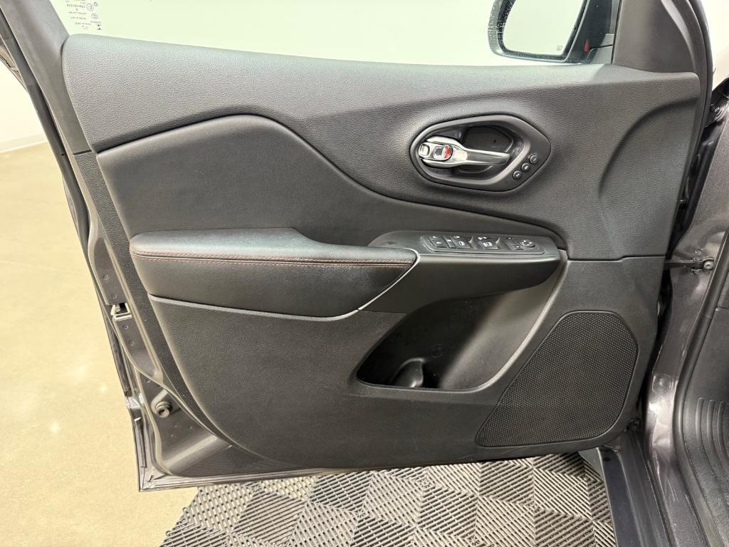 used 2019 Jeep Cherokee car, priced at $17,462