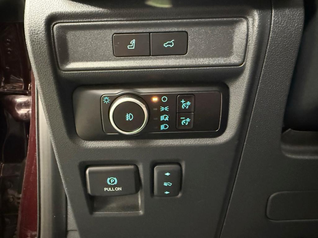 used 2024 Ford Expedition car, priced at $49,380