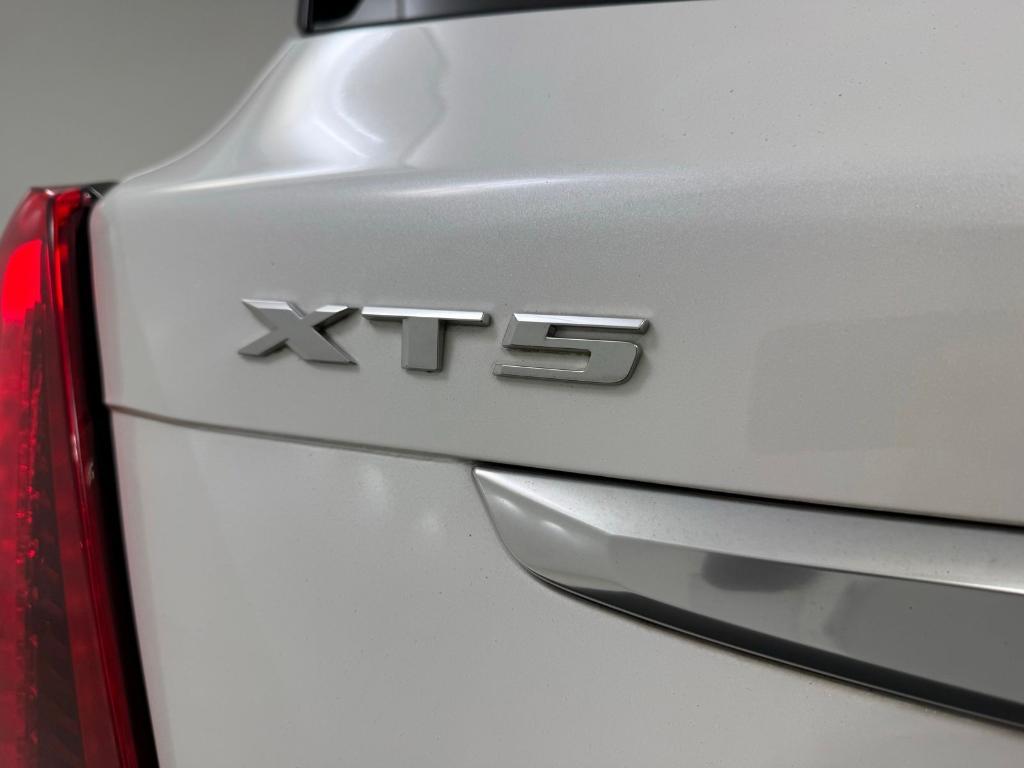 used 2021 Cadillac XT5 car, priced at $20,998