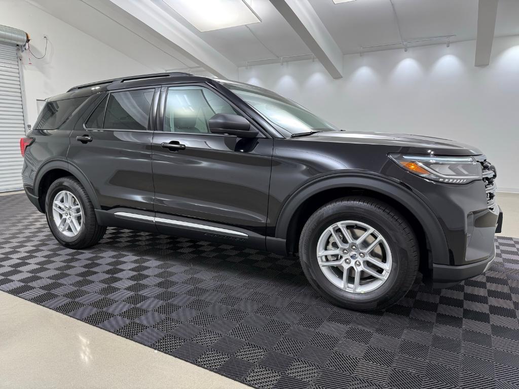 new 2025 Ford Explorer car, priced at $40,086