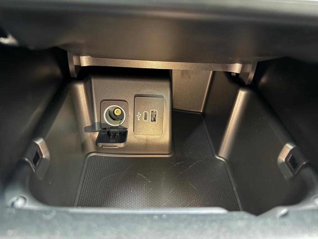 new 2025 Ford Explorer car, priced at $40,086