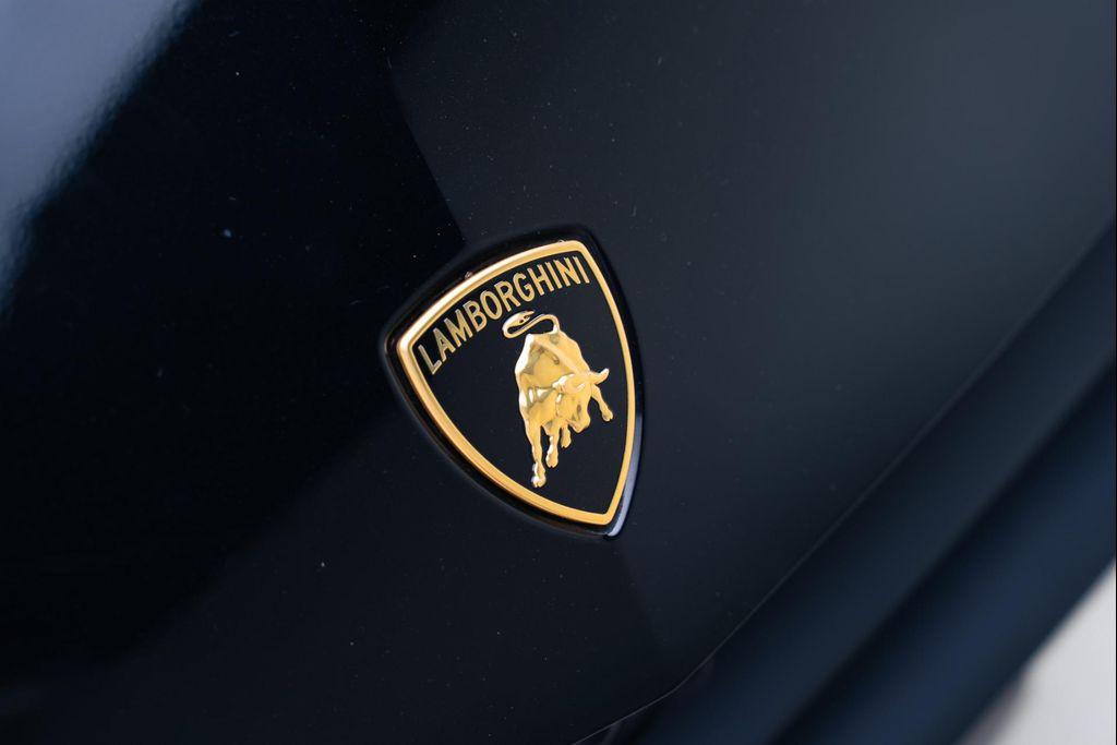 used 2025 Lamborghini Urus car, priced at $309,900