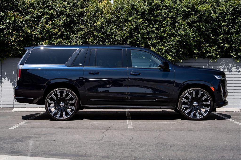 used 2022 Cadillac Escalade ESV car, priced at $79,900