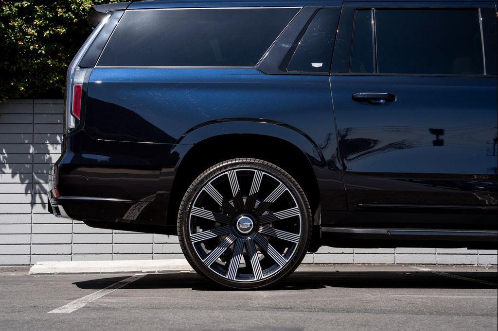 used 2022 Cadillac Escalade ESV car, priced at $79,900