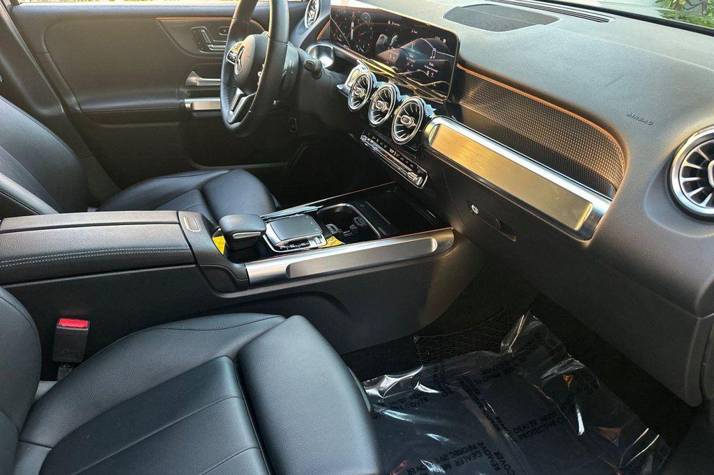 used 2020 Mercedes-Benz GLB 250 car, priced at $22,891