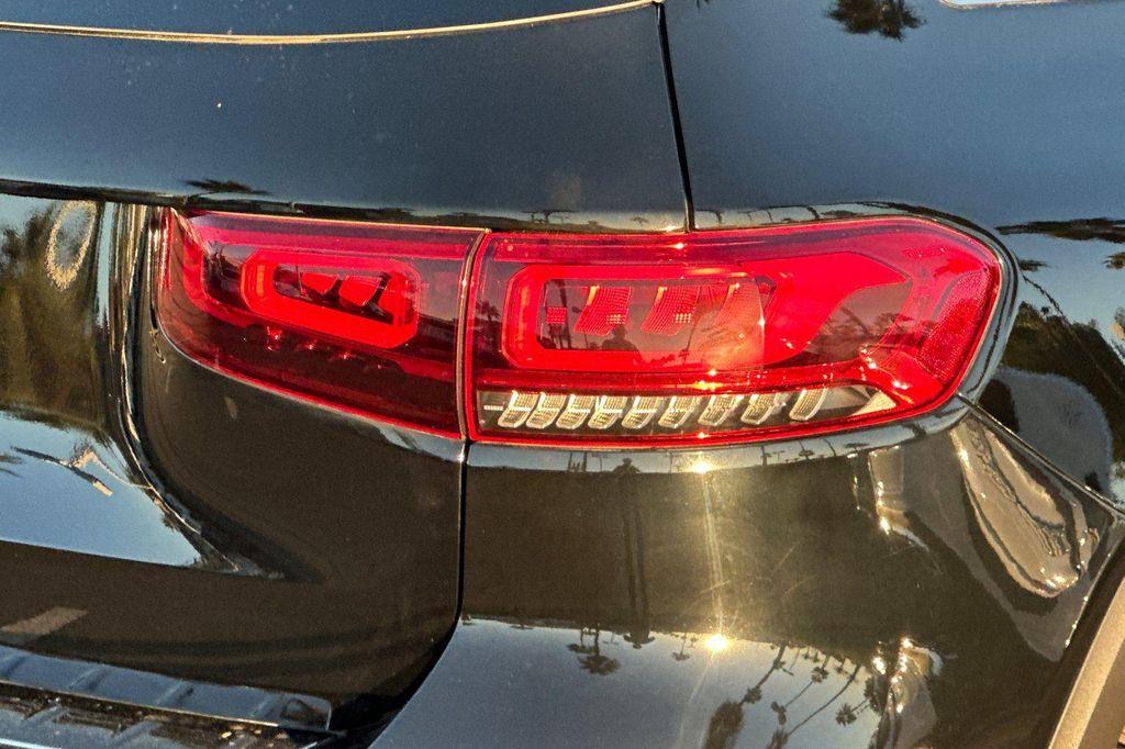 used 2020 Mercedes-Benz GLB 250 car, priced at $22,891